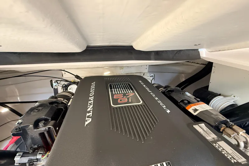 Slide: The Image of Engine compartment of a 2004 Four Winns 210 Horizon with Volvo Penta 5.7 Gi engine. - 31