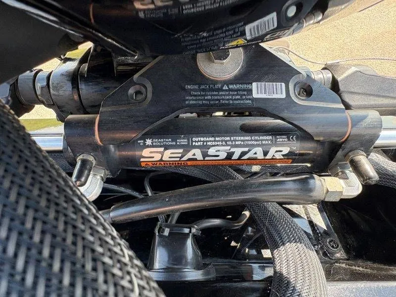 Slide: The Image of Crestliner PT20 2020 - 26