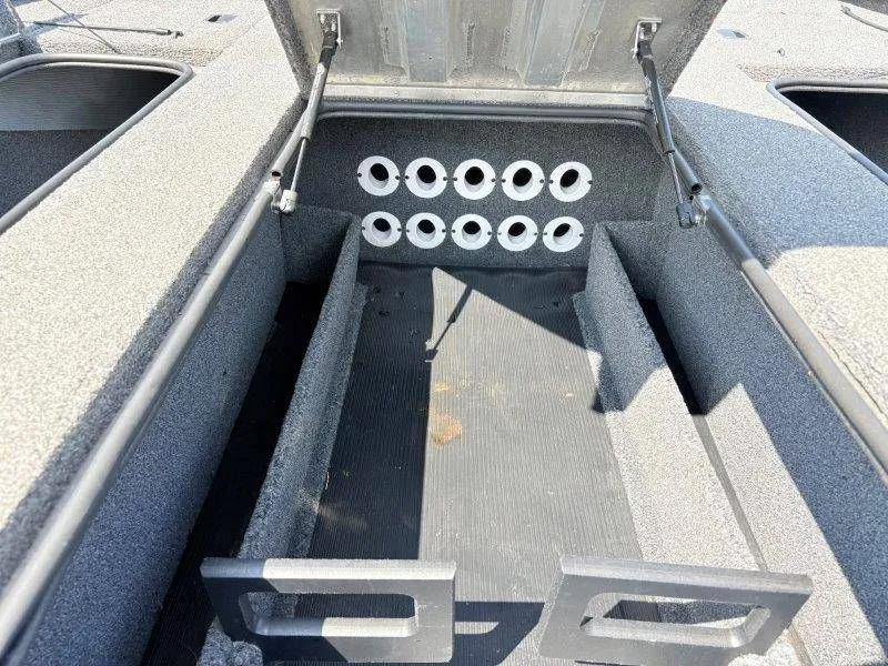 Slide: The Image of Crestliner PT20 2020 - 33