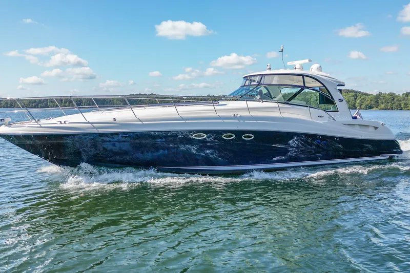 Slide: The Image of 2005 Sea Ray 500 Sundancer yacht cruising on a sunny day with clear skies. - 11