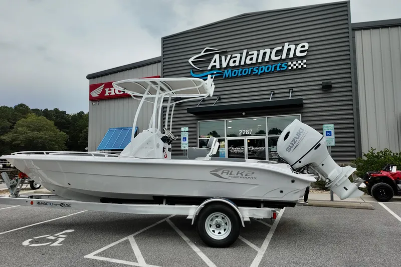 The Image of 2026 ALK2 23 CRX boat at Avalanche Motorsports dealership, featuring Suzuki outboard motor. - 0