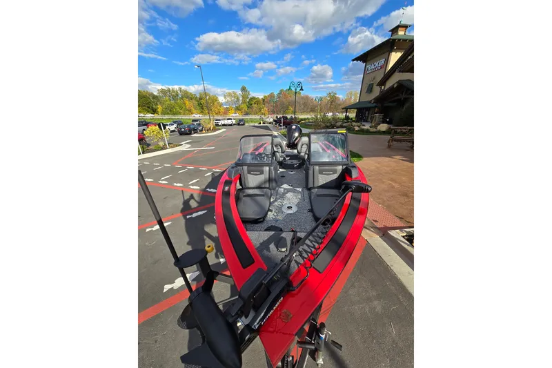 Slide: The Image of 2026 Tracker Targa V-19 Combo boat, top view, showcasing seating and layout. - 4
