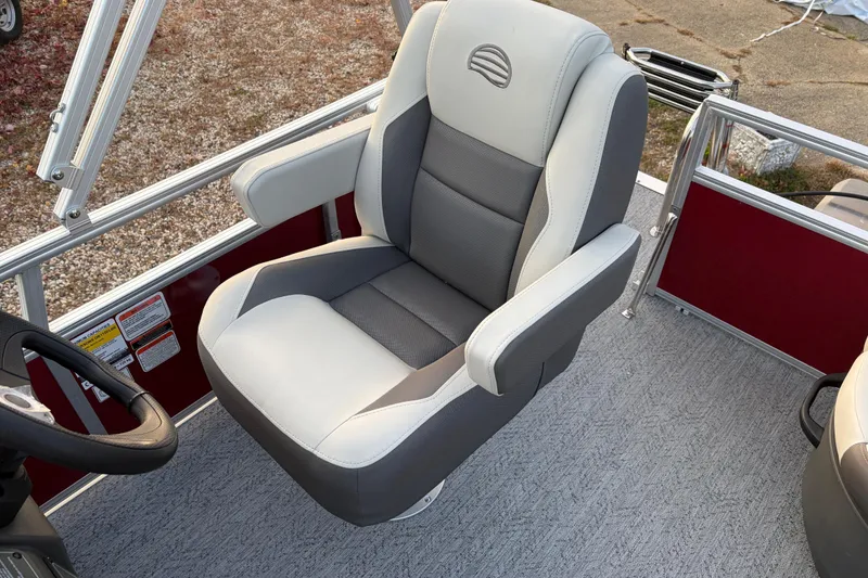 Slide: The Image of Captain's chair on 2026 Sun Tracker Bass Buggy 16 XL Select pontoon boat. - 77