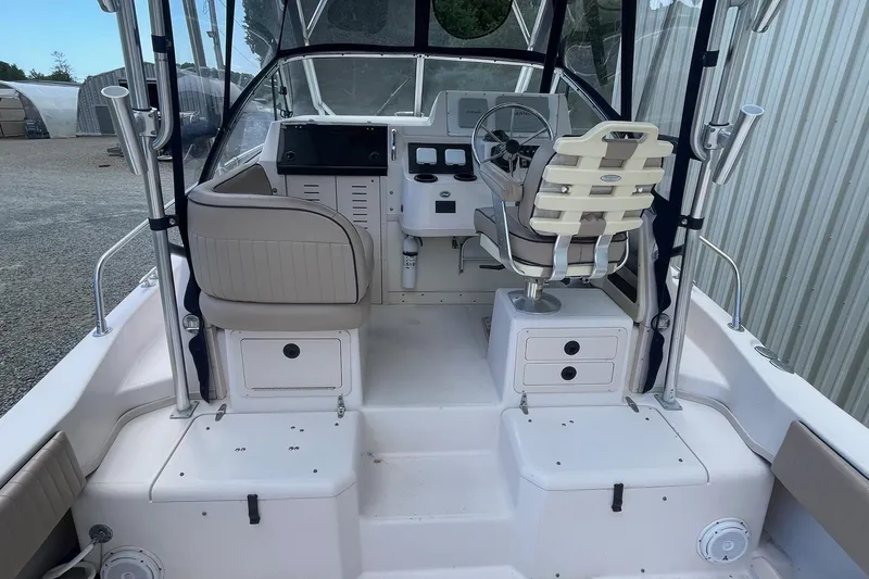 Slide: The Image of 2001 Grady-White Sailfish 255 boat interior with helm and seating area. - 7