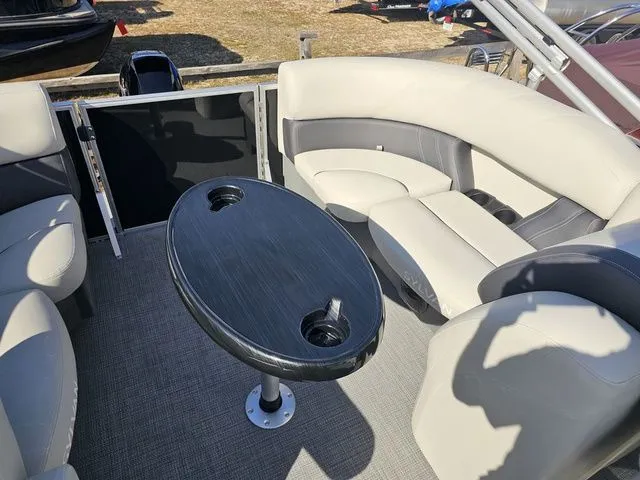 Slide: The Image of Sylvan Mirage 8520 LZ 2026 - 10