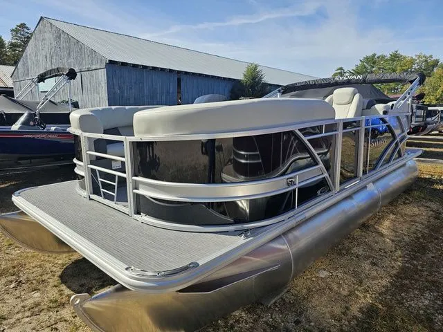 Slide: The Image of Sylvan Mirage 8520 LZ 2026 - 3