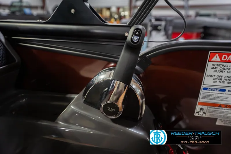 Slide: The Image of Throttle control of 2026 Bennington 22 ML boat with safety warning label. - 43