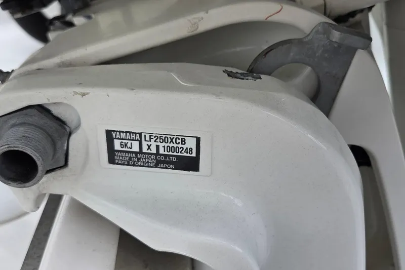 Slide: The Image of Yamaha LF250XCB engine on 2022 Robalo R272 Center Console boat. - 21