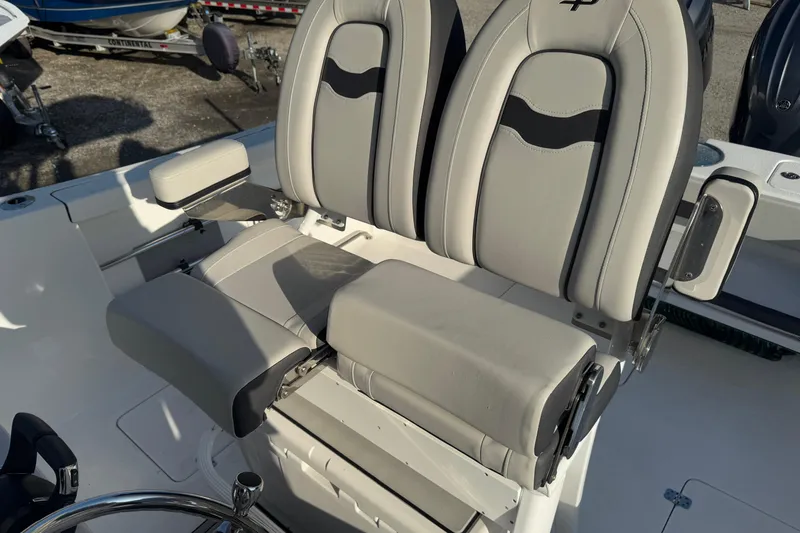 Slide: The Image of 2025 Sea Pro 262 Offshore boat seats, featuring modern design and comfortable upholstery. - 17
