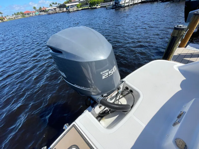 Slide: The Image of Four Winns HD240 2018 - 16