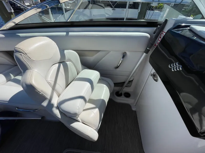 Slide: The Image of Four Winns HD240 2018 - 25