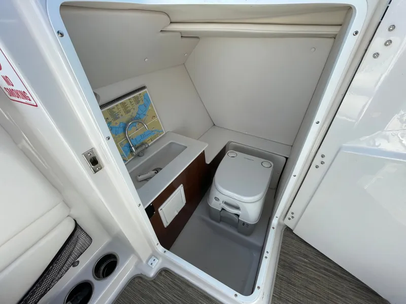 Slide: The Image of Four Winns HD240 2018 - 27