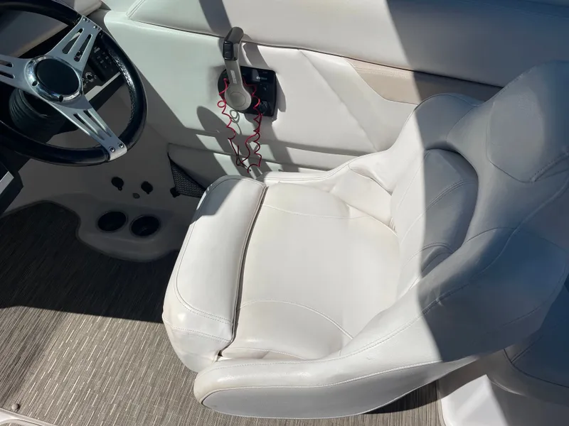 Slide: The Image of Four Winns HD240 2018 - 38