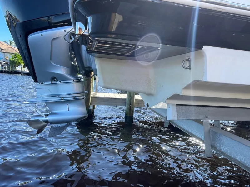 Slide: The Image of Sea Ray SDX 250 Outboard 2019 - 11