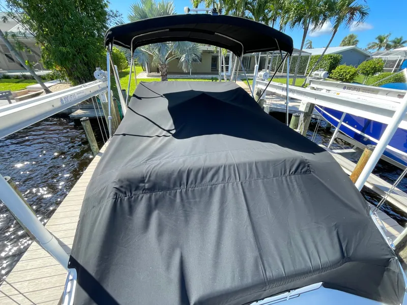 Slide: The Image of Sea Ray SDX 250 Outboard 2019 - 15