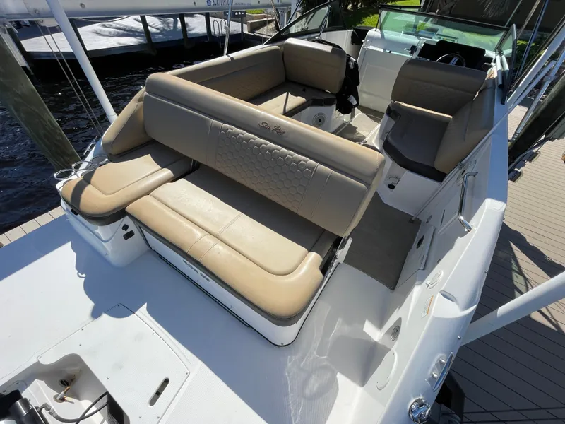 Slide: The Image of Sea Ray SDX 250 Outboard 2019 - 16