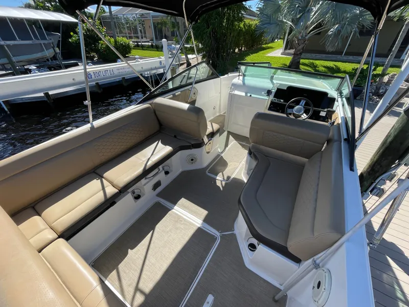 Slide: The Image of Sea Ray SDX 250 Outboard 2019 - 18