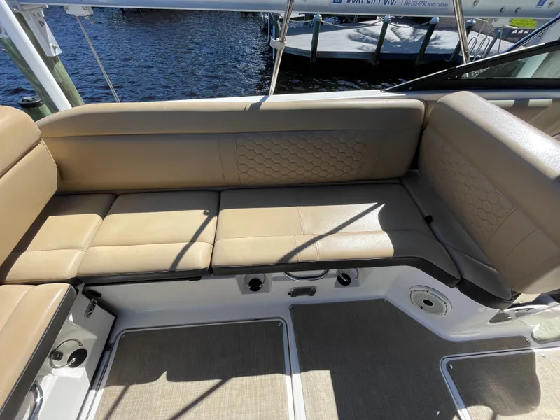 Slide: The Image of Sea Ray SDX 250 Outboard 2019 - 19