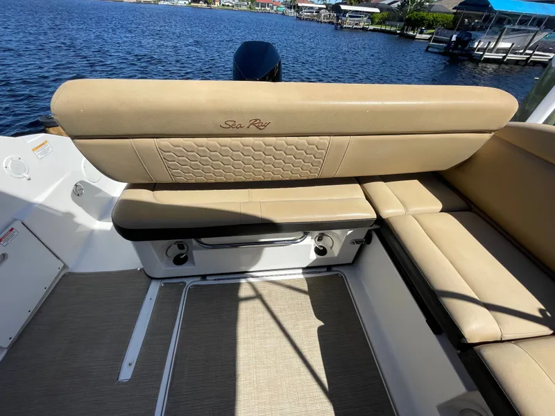 Slide: The Image of Sea Ray SDX 250 Outboard 2019 - 20