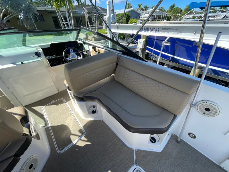 Slide: The Image of Sea Ray SDX 250 Outboard 2019 - 22