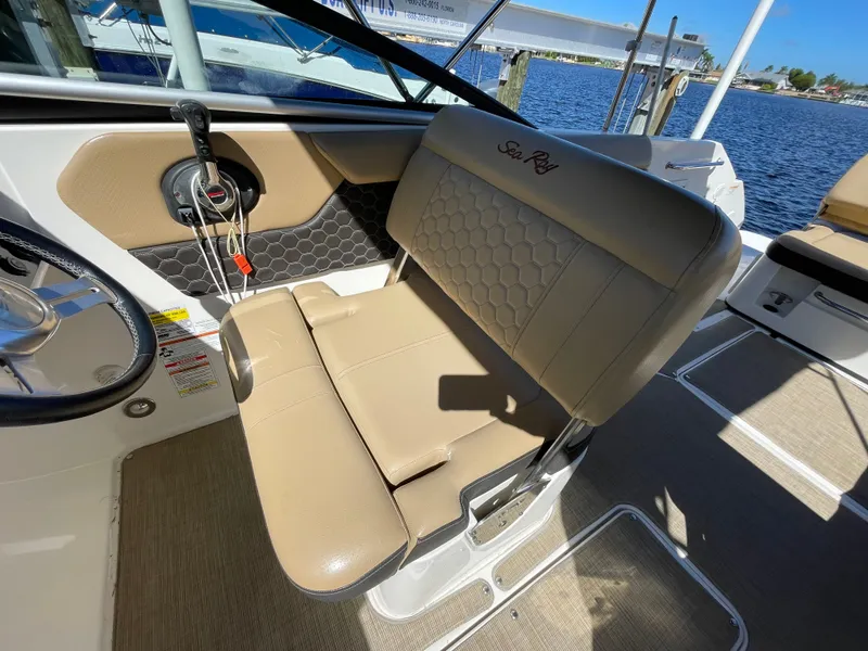 Slide: The Image of Sea Ray SDX 250 Outboard 2019 - 25