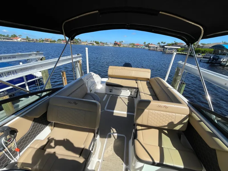 Slide: The Image of Sea Ray SDX 250 Outboard 2019 - 26