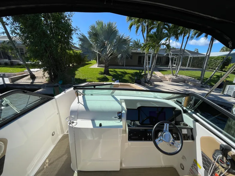 Slide: The Image of Sea Ray SDX 250 Outboard 2019 - 27