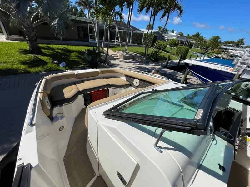 Slide: The Image of Sea Ray SDX 250 Outboard 2019 - 29