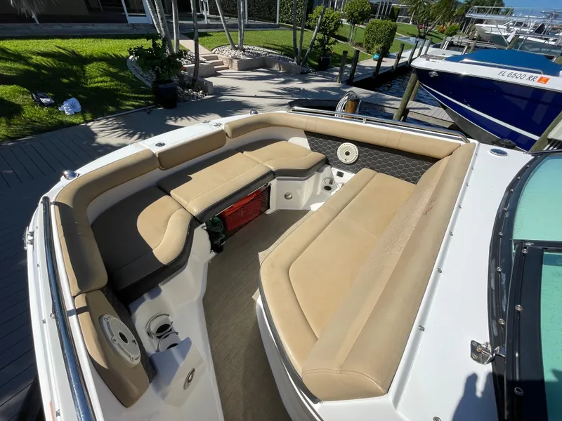 Slide: The Image of Sea Ray SDX 250 Outboard 2019 - 30