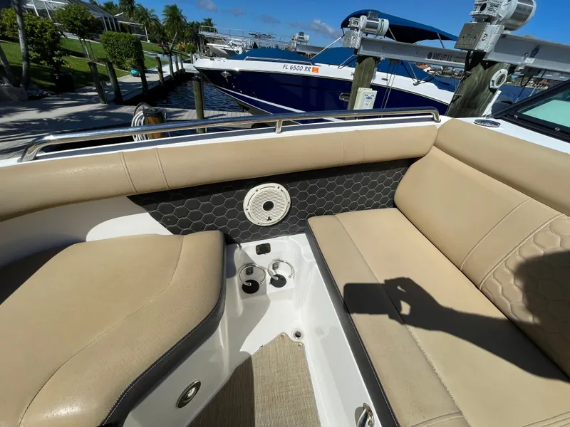 Slide: The Image of Sea Ray SDX 250 Outboard 2019 - 34