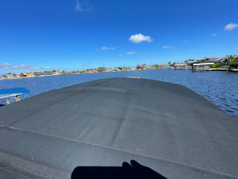 Slide: The Image of Sea Ray SDX 250 Outboard 2019 - 38