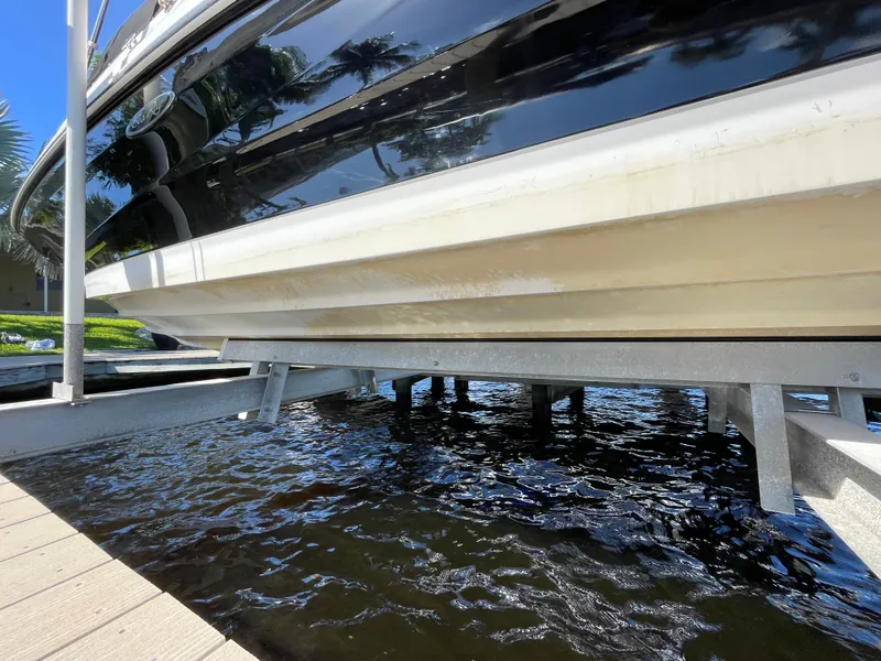 Slide: The Image of Sea Ray SDX 250 Outboard 2019 - 4