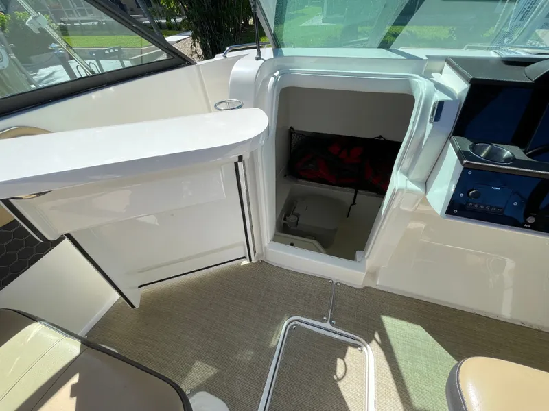 Slide: The Image of Sea Ray SDX 250 Outboard 2019 - 47