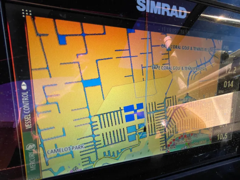 Slide: The Image of Sea Ray SDX 250 Outboard 2019 - 50