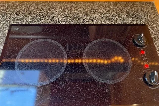 Slide: The Image of Electric stovetop with two burners on a Chaparral 330 Signature boat, 2007 model. - 16