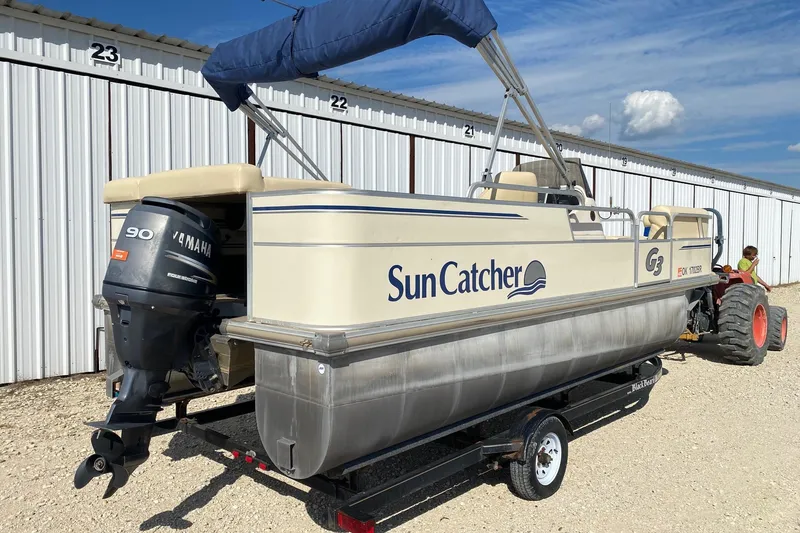Slide: The Image of 2004 G3 SunCatcher LX 20 Cruise pontoon boat with Yamaha 90 engine on trailer. - 4