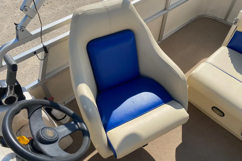 Slide: The Image of 2004 G3 SunCatcher LX 20 Cruise boat interior with blue and beige seating. - 6