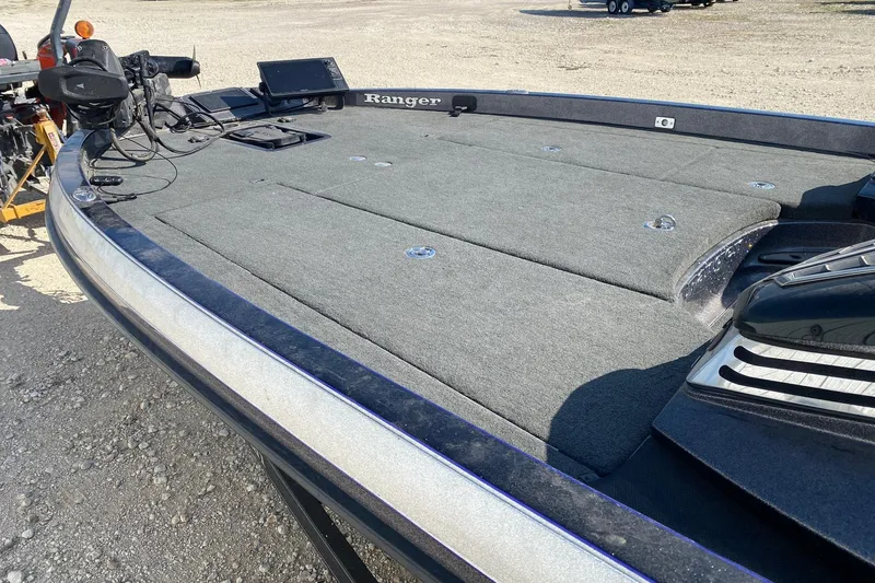 Slide: The Image of 2018 Ranger Z520 Comanche Ranger Cup boat with spacious deck and advanced equipment. - 9