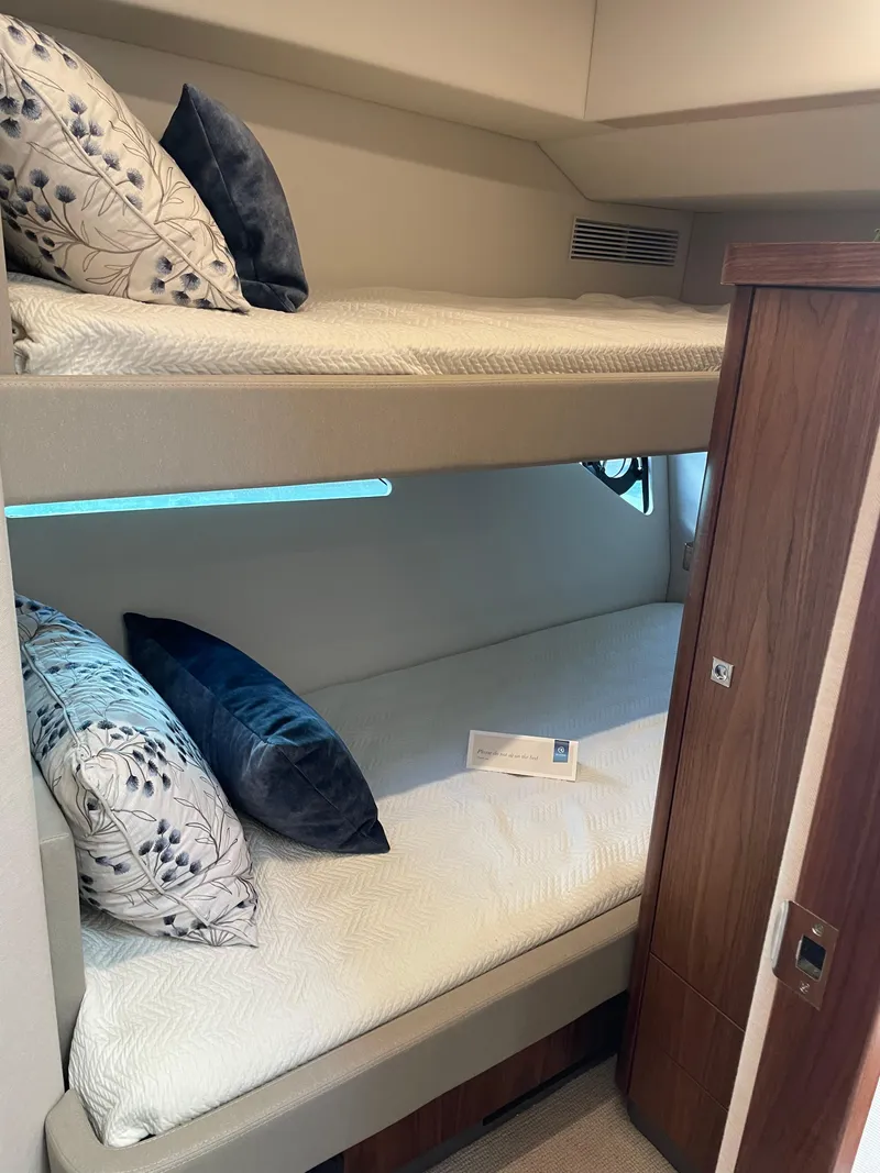 Slide: The Image of Riviera 505 SUV 2022 - 57