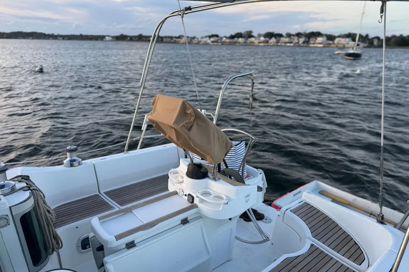 Slide: The Image of Cockpit view of 1998 Beneteau Oceanis 352 sailboat on calm waters. - 10