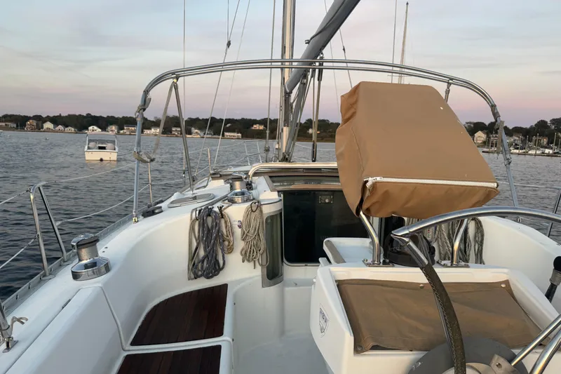 Slide: The Image of 1998 Beneteau Oceanis 352 sailboat cockpit with ropes and covered steering wheel. - 13
