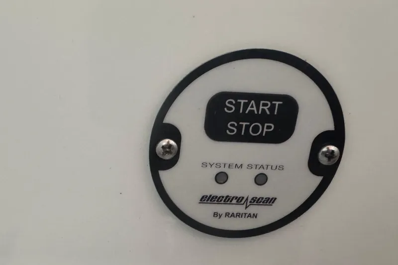 Slide: The Image of Control panel of Raritan Electro Scan system on 1998 Beneteau Oceanis 352 yacht. - 21