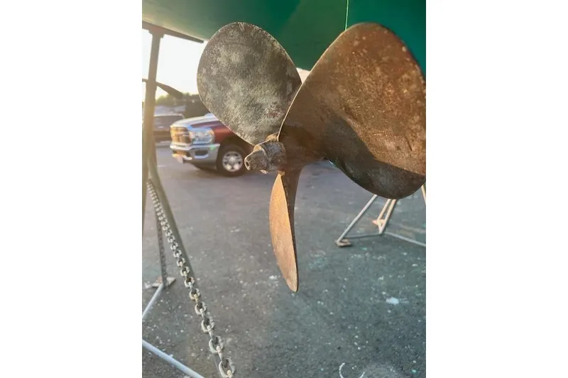 Slide: The Image of Propeller of 1998 Beneteau Oceanis 352 sailboat, close-up view in a parking area. - 37