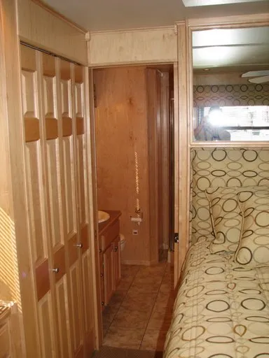 Slide: The Image of Interior of a 2007 Sumerset Solar Express houseboat. - 10