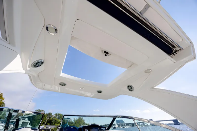 Slide: The Image of 2018 Formula 350 Crossover Bowrider OB, featuring sleek roof design and integrated speakers. - 30