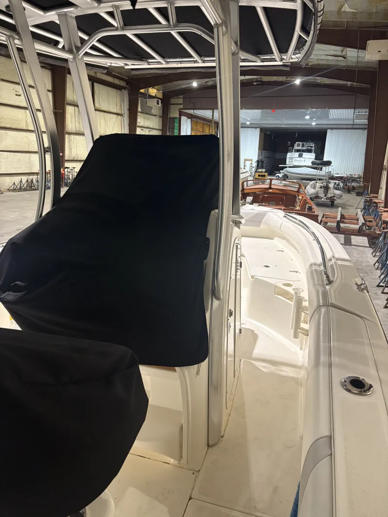 Slide: The Image of Boston Whaler 220 Outrage 2014 - 5