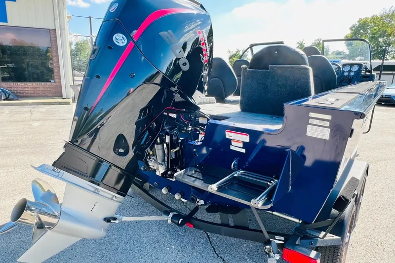 Slide: The Image of 2024 Tracker Targa V-18 Combo boat with powerful outboard motor in a sunny outdoor setting. - 10