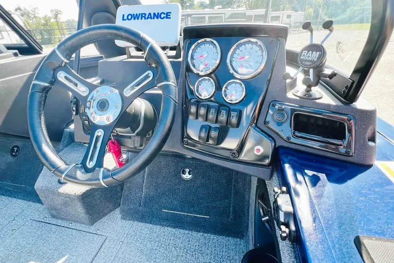 Slide: The Image of 2024 Tracker Targa V-18 Combo dashboard with steering wheel and instrument panel. - 22