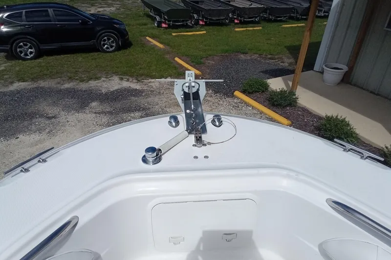 Slide: The Image of Bow view of 2006 Wellcraft 232 Fisherman boat with anchor setup. - 20