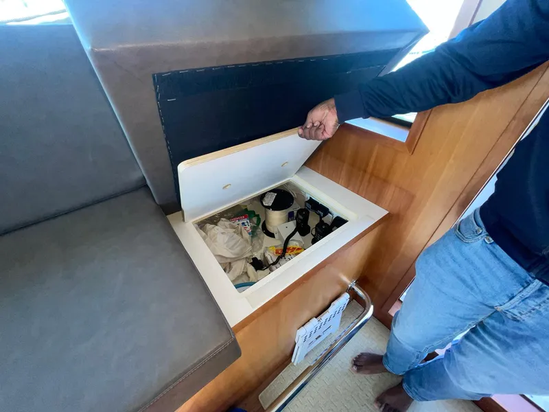 Slide: The Image of Hatteras GT63 2013 - 102